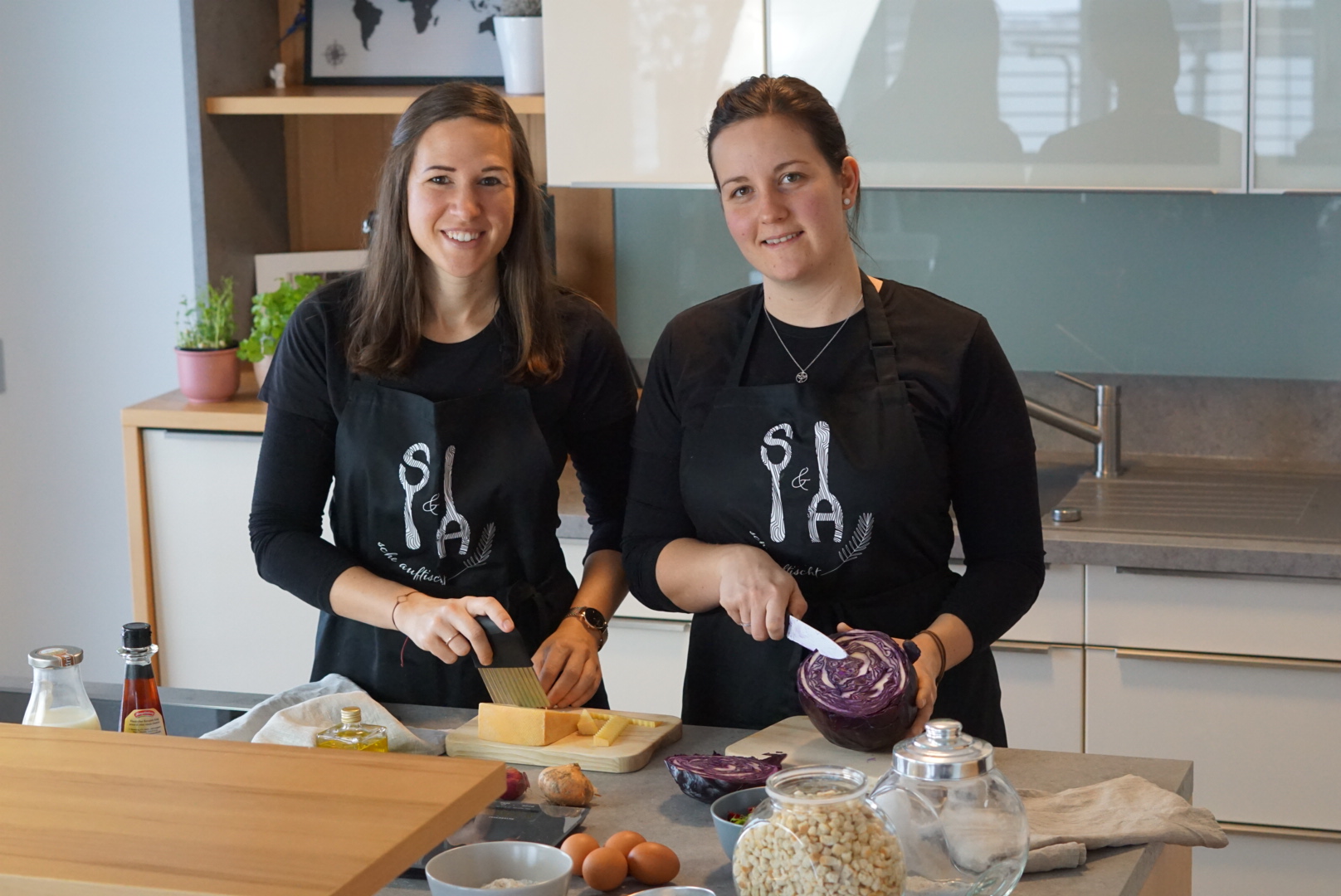 Sabrina & Anja S&A sche auftischt